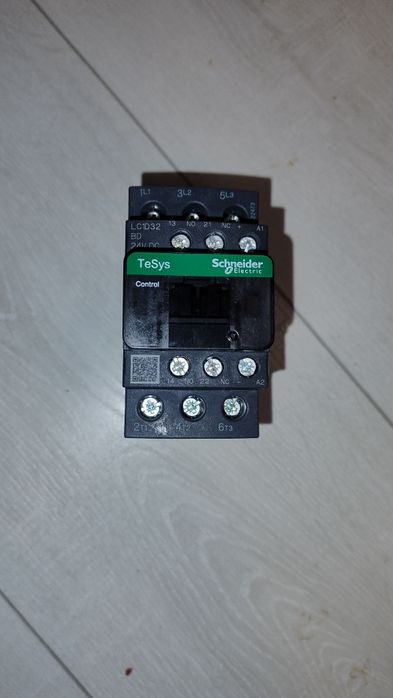 Контактор Schneider 32A 24VDC