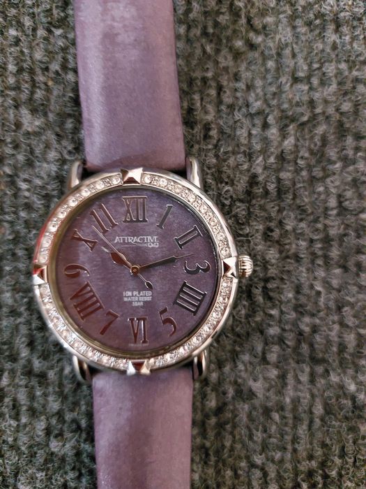 Продам женские часы