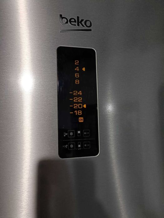 Combina frigorifica Beko Nofrost gri inox toate accesoriile incluse