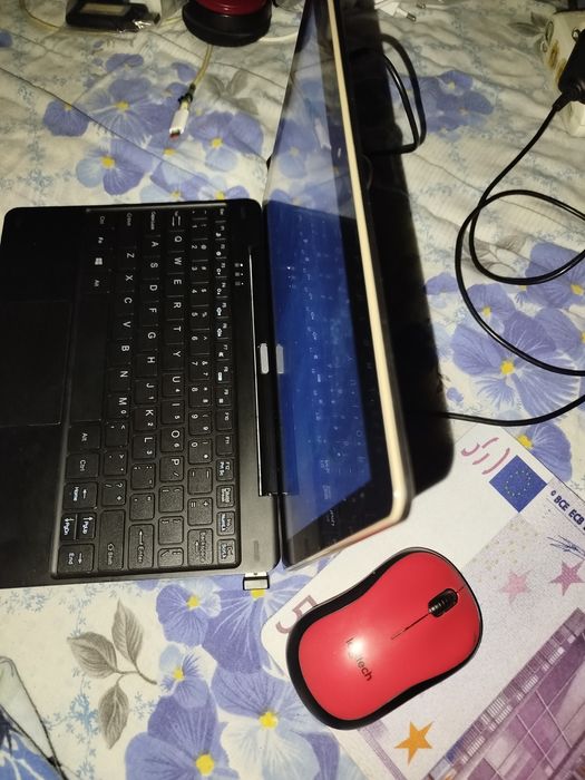 Vând tableta laptop 2 in 1  myria cu Windows 10