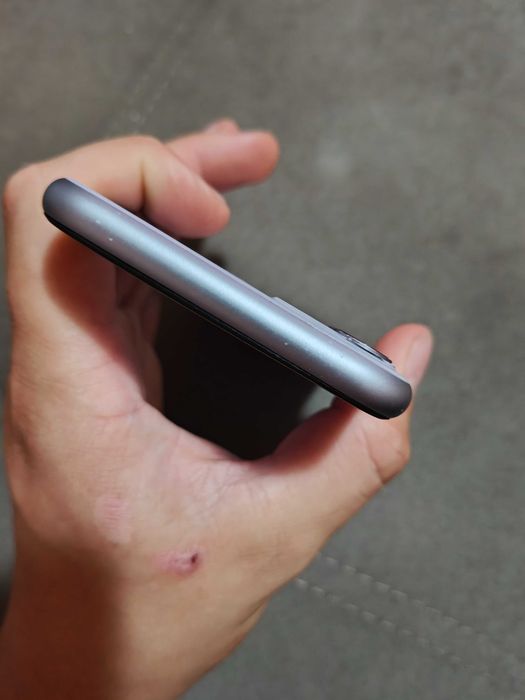iPhone 11 64GB purple
