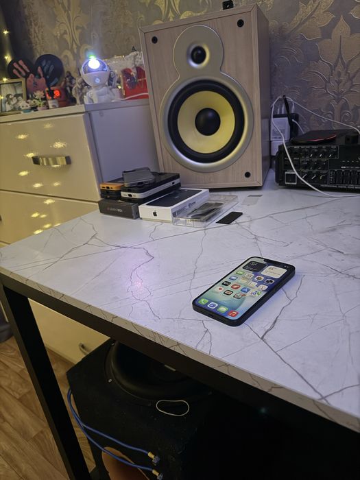 Айфон 13 в черном цвете 128 гб