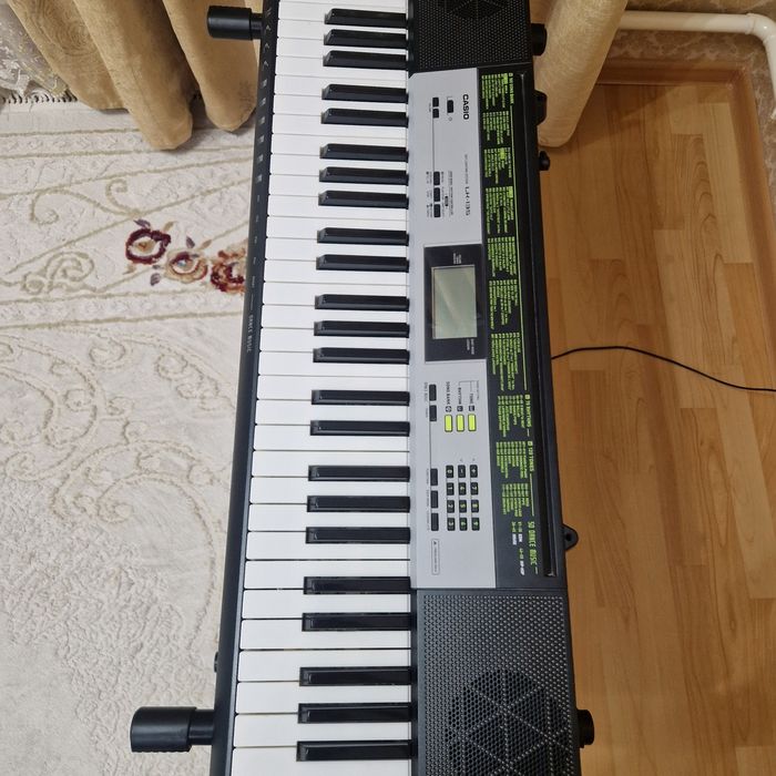 Casio LK - 135 синезатор пианино .