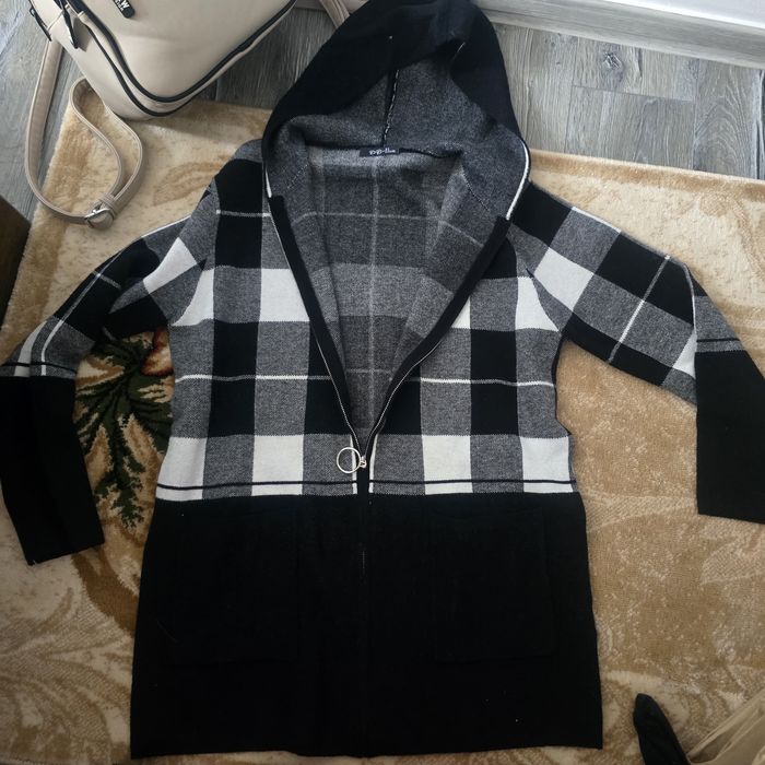 Hanorac cu eticheta marime M