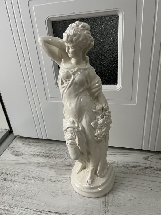 Мраморна Статуетка