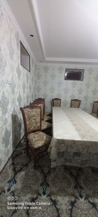 Mehmon xona uchun stol-stul yangidek