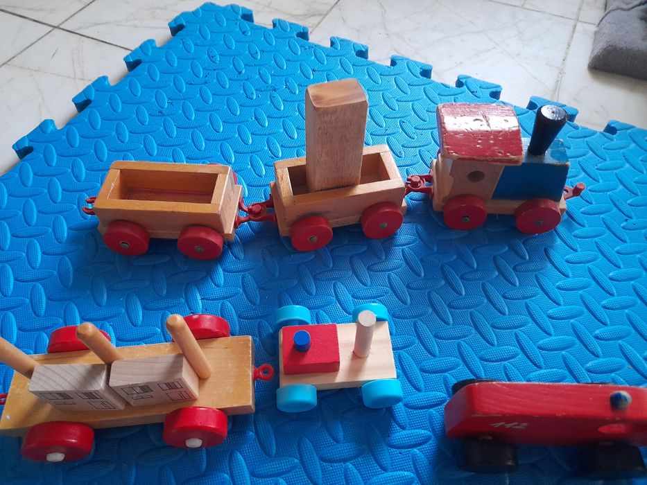 Обучителна дъска на английски,Дървени влакчета и Детски камион