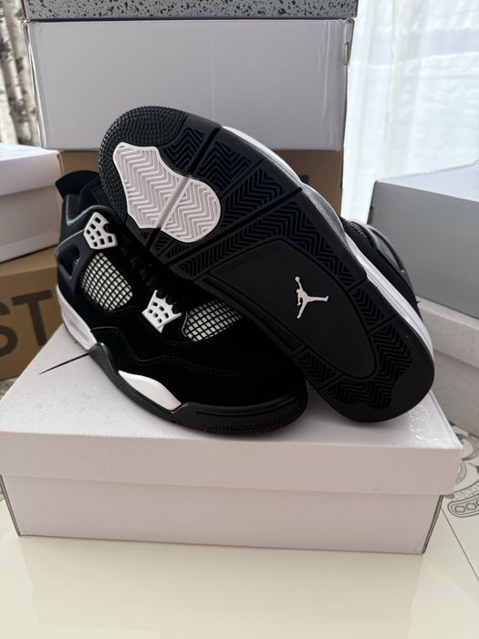 Jordan Retro 4 White Thunder