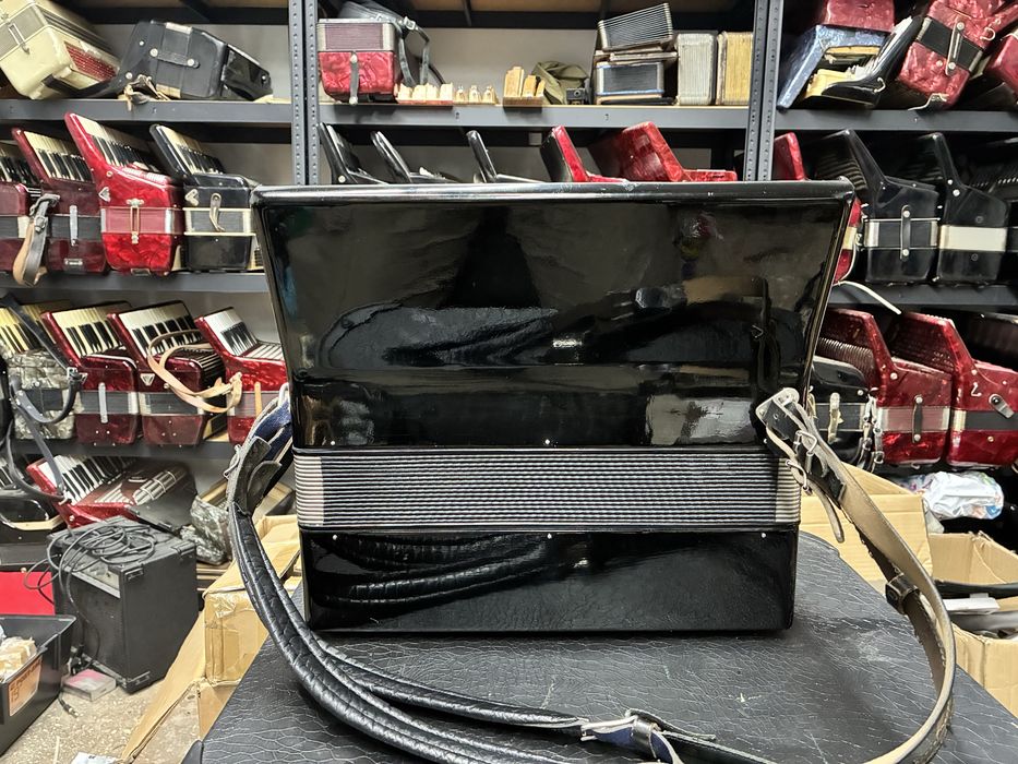 Acordeon RoyalStandard cu 60 de basi