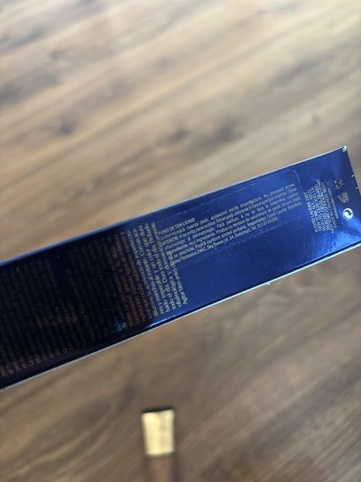 Fond de ten culoare inchisa