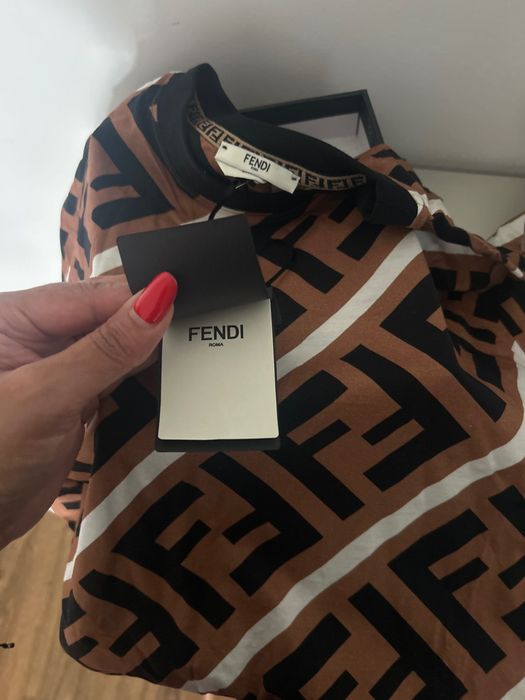 Vând tricou Fendi original