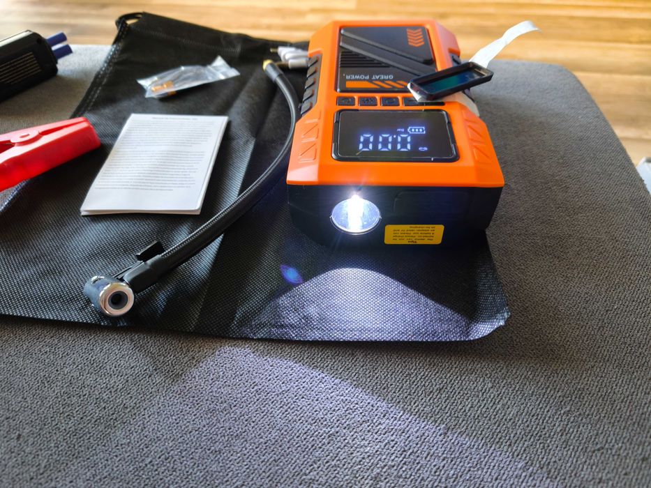 Авариен мобилен стартер (Jump Starter), компресор, външна батерия и мощен LED фенер 4 в 1 JKUOO, различни накрайници, 8000А, 10ATM, НОВ!