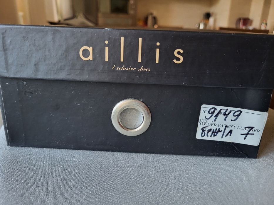 Официални обувки естествена лачена кожа, с висок ток, 37 номер