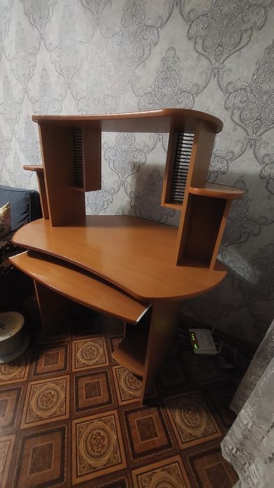 Стол компьютерный