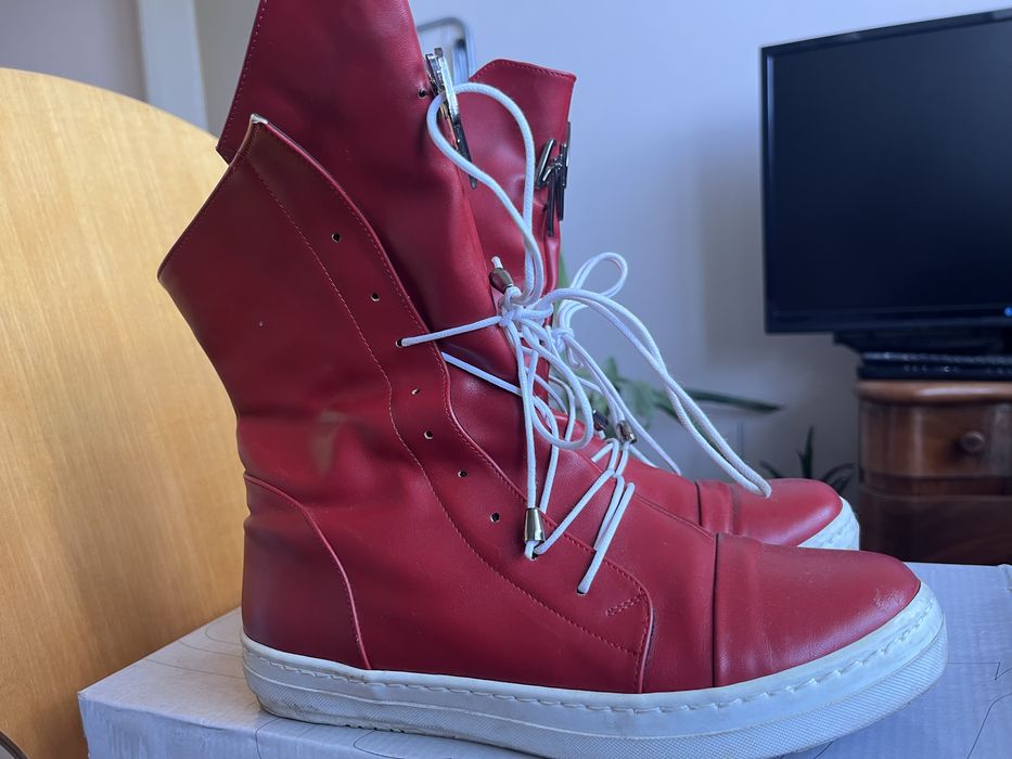 Червени високи кецове