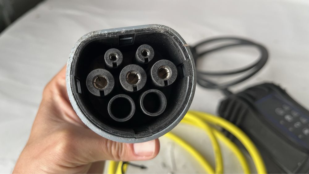 Зарядно VW Passat/Audi e-tron