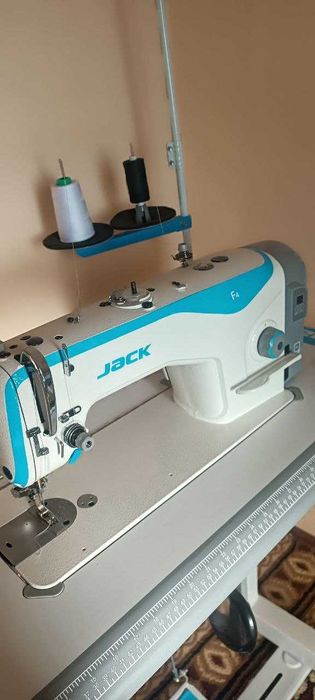 Продаётся промышленная швейная машина JACK F4 и Оверлок Jack e4s