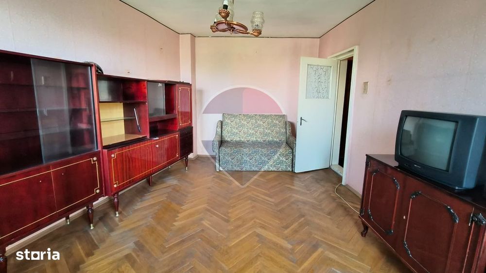 Apartament cu 3 camere de vânzare -decomandat- Micro 13, Galați