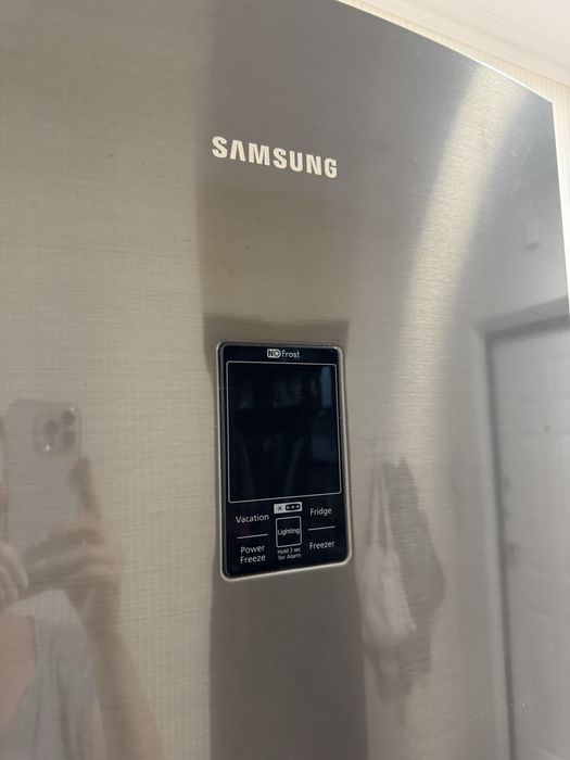 Холодильник Samsung