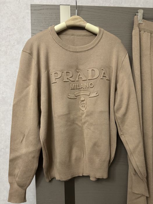 Костюм женский