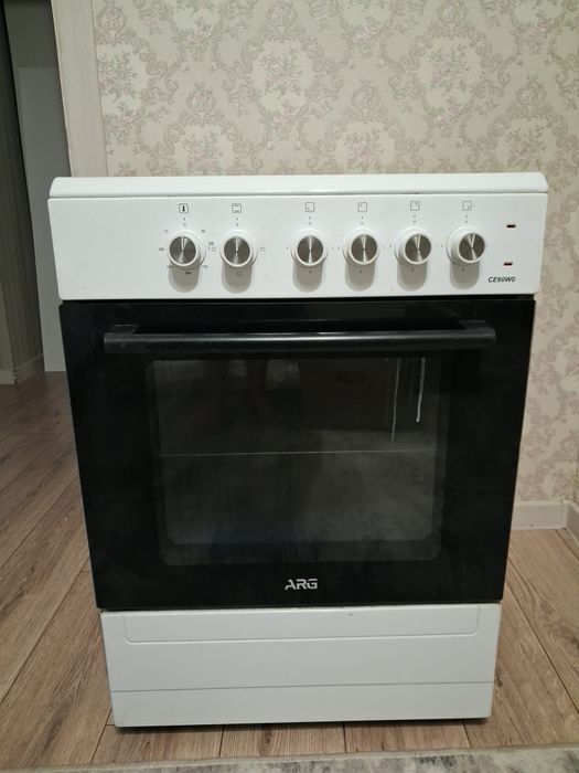 Продам электрическую плиту срочно