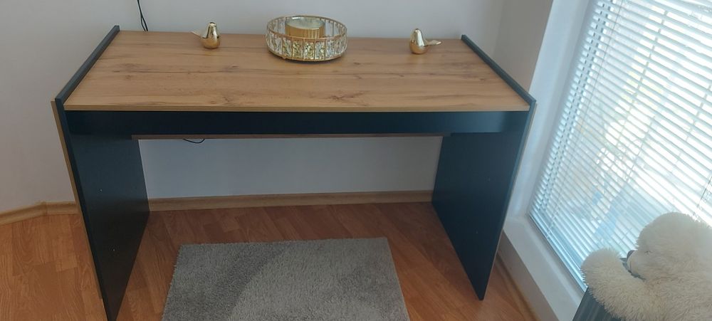 Бюро 180лв. Кресло с табуретка 200лв.