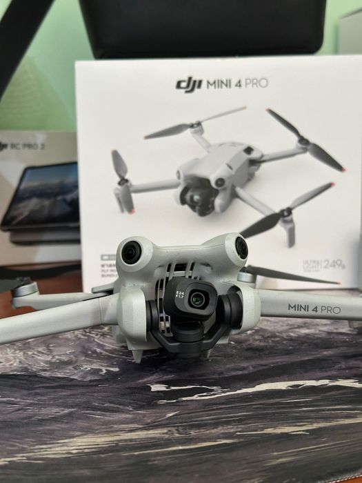 DJI Mini 4 Pro Fly More Combo