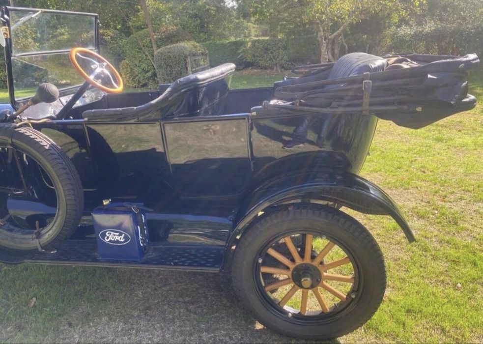 Masina de epoca  de inchiriat