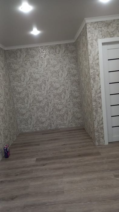 Клею обои недорого