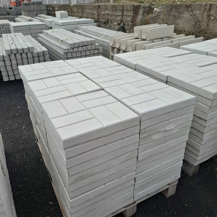 Бетонови / циментови колове 8/8/220 нови с арматура, Бетонови изделия.