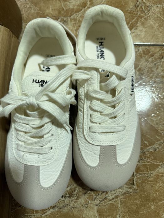 Кроссовки женские