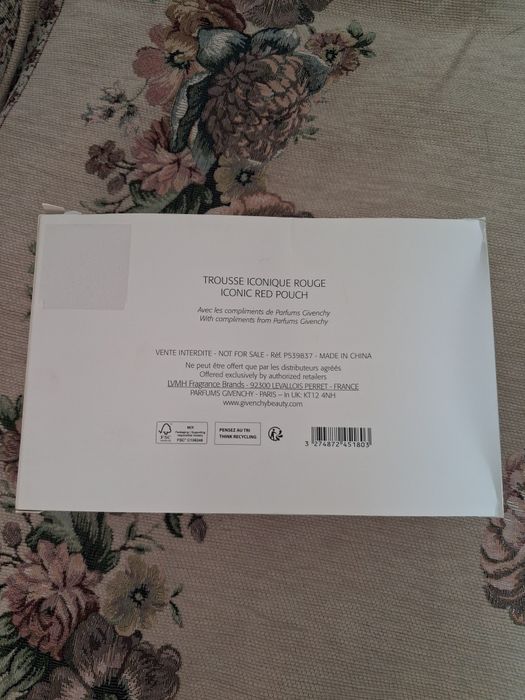 Оригинальная косметичка Givenchy Parfums