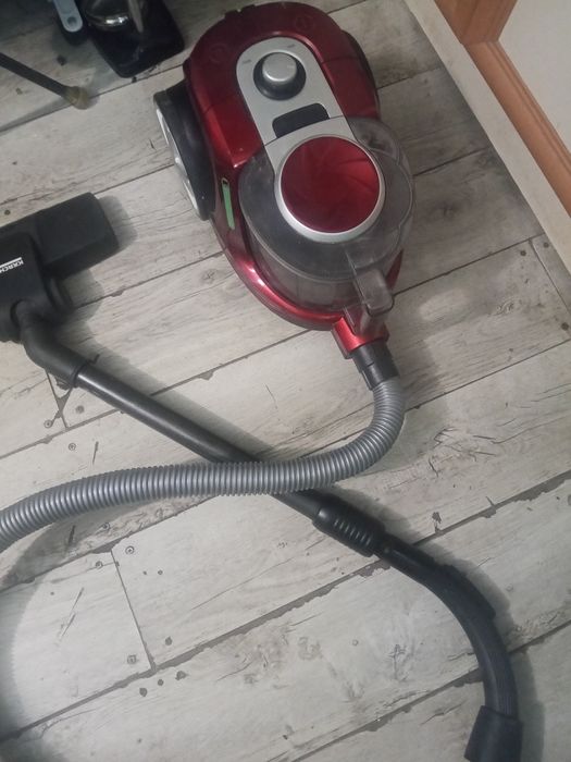 Пылесос рабочий.