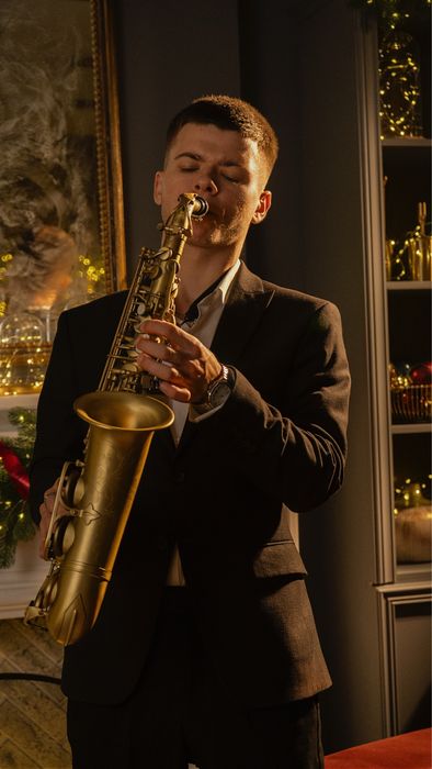 Саксофонист Ladislao | Живая музыка | Музыкант