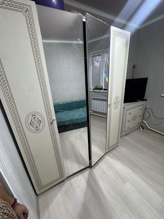 Продам шкаф 25 тыс срочно