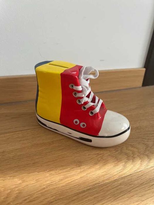 Pușculiță de porțelan tricoloră în formă de gheață