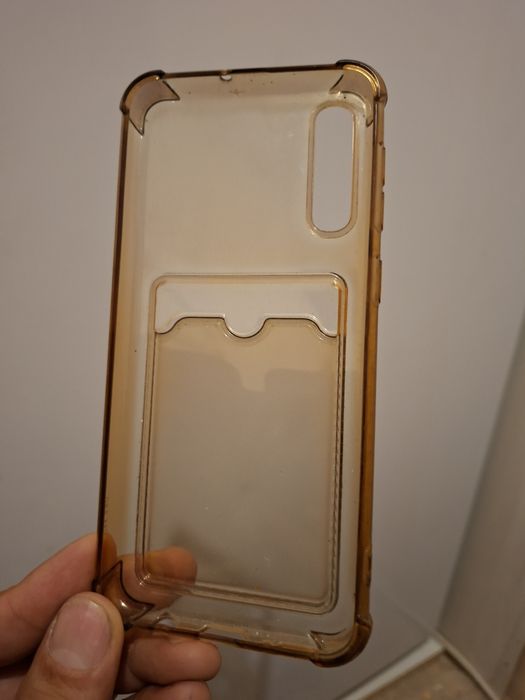 Продам чехол на самсунг А50