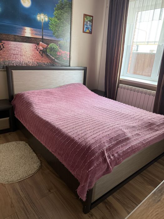 Продам кровать с тумбочками