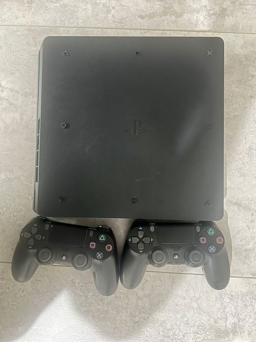 PS4 с джойстиками 1 тб