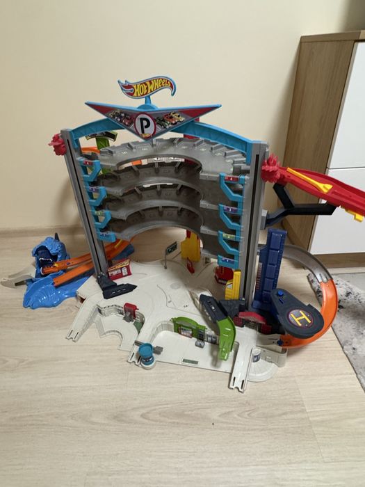 Hot wheels Гараж писта паркинг за коли