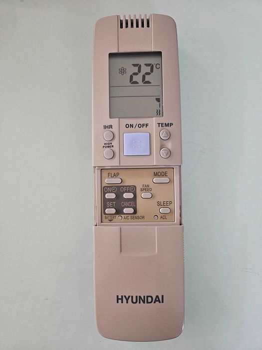 Telecomanda aer conditional Hyunday RCH28ND in stare perfecta.