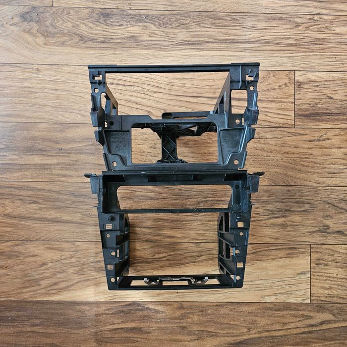 Скоби рамки за арматурно табло BMW 3 серия E90 E91 PS5 PS4 PlayStation