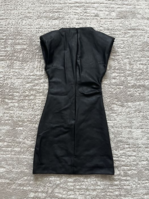 Rochie neagra Zara