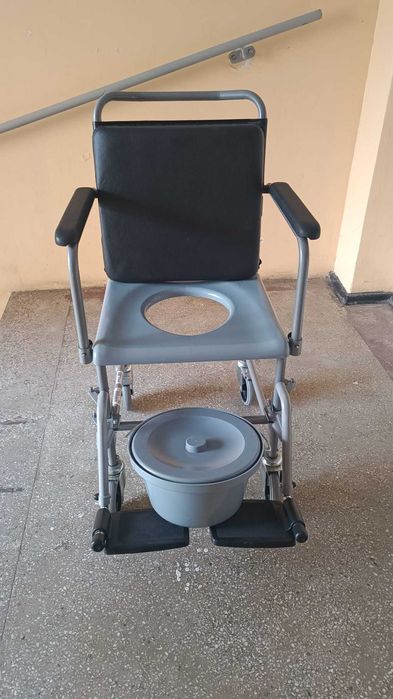 Scaun cu rotile toaleta detasabila