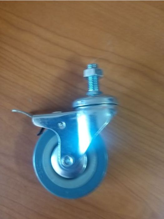 Roti pivotante cu piedica