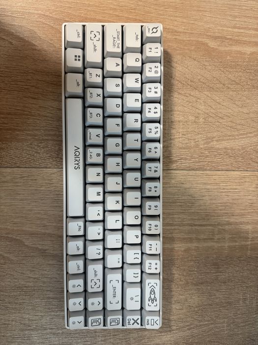 Vând tastatură mecanică AQIRYS MIRA!!
