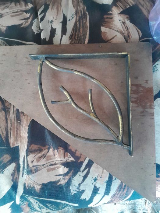 Конзоли рафтодържачи стойки и ъгли за рафтове етажерки мивки фенери