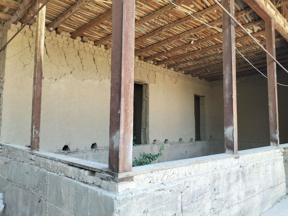 4 sotok yer uchastka.