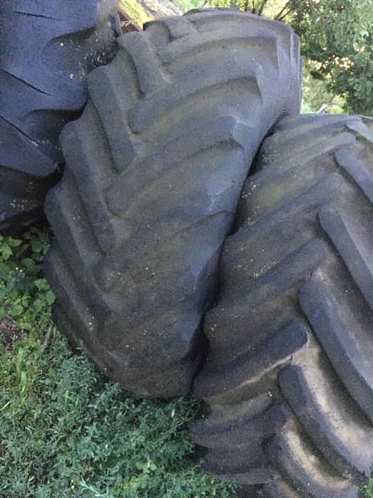 Vand cauciucuri de pe o combina ce 14