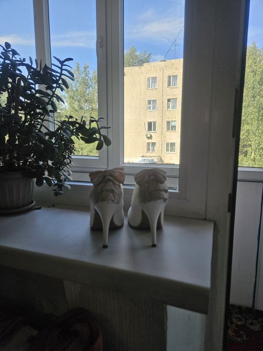 Туфли белые продаются